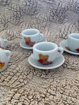 Σετ μινιατούρες πορσελάνης καινούργιο, κουζινικά ποτήρια κούπες πιάτακι τσαγιέρα γαλατιέρα