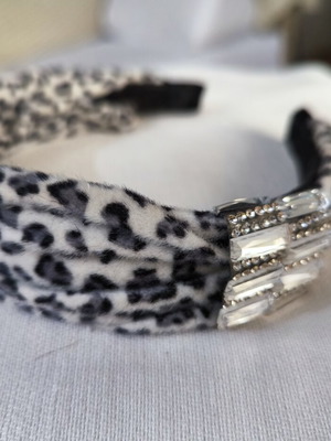 Στέκα animal print με στρας σαν καινούργιο, για τον χειμώνα