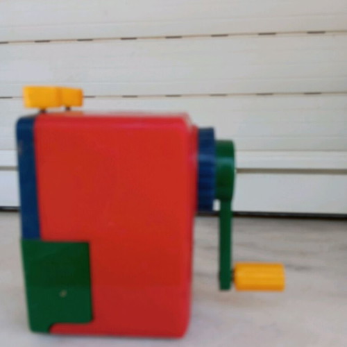 Mechanical sharpener used with adjustable pencil sizes