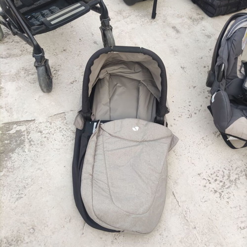 Joie Chrome 2-in-1 stroller used with Recaro isofix car seat