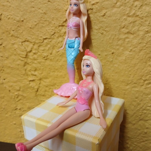 Barbies mini dolls used, pack of 2 pieces