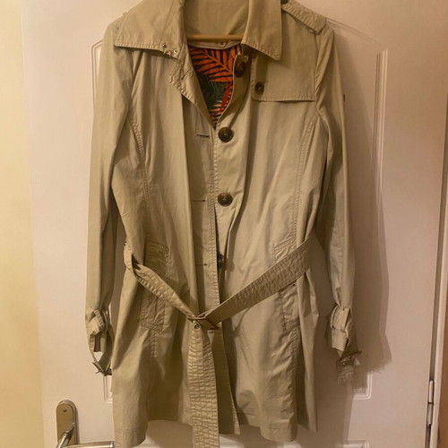 Beige trench coat with sleeveless vest like new 2 in 1