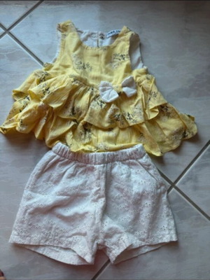 Evita clothing set for girl 12-18 months like new