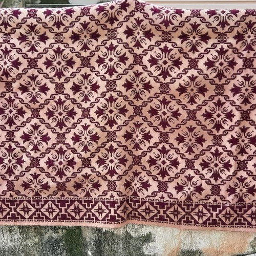 Gianniotiko woven rug used 2.5 x 3.5 meters