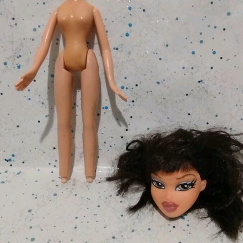 Bratz lot of 4 used damaged dolls for restoration projects