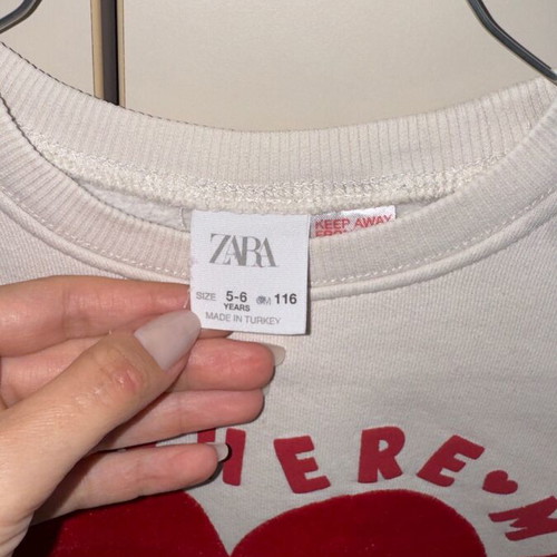 Zara sweatshirt with heart used, size 116 cm