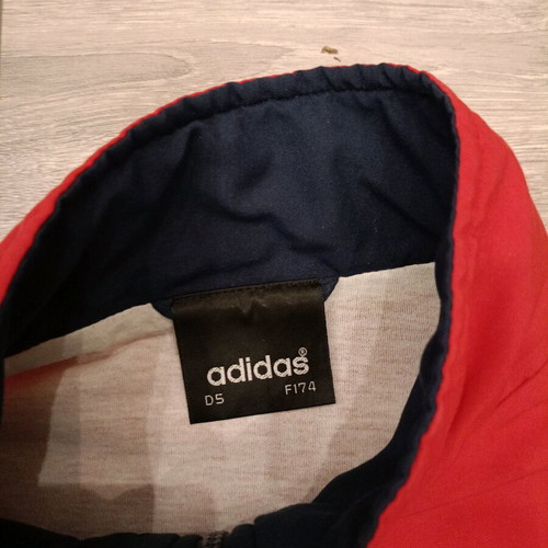 Adidas vintage 90s track jacket used, red and navy with zigzag design, size S