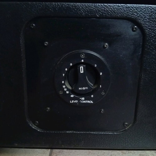 Ampeg BA-300/115 bass combo amplifier like new