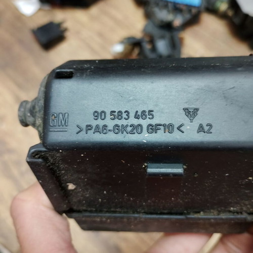 Fuse box for Opel Vectra B, 90583465