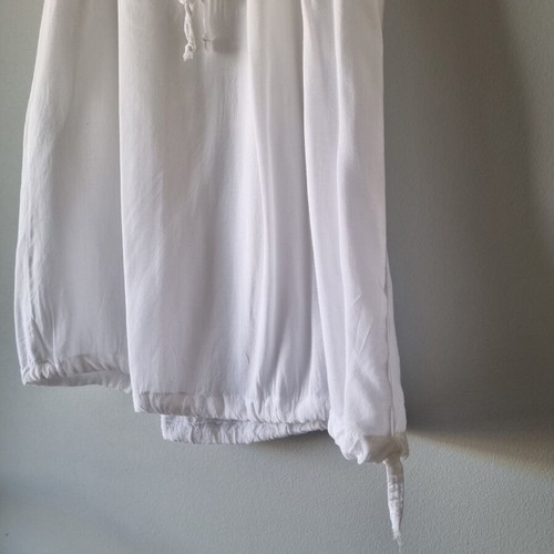 Blouse with decorative gathers, like new, size S, white