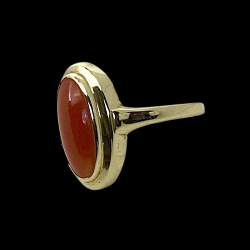 Gold ring with Mediterranean coral like new