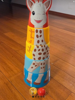Sophie la girafe πύργος παιχνιδιού με μπαλάκια