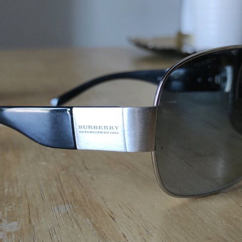 Burberry authentic sunglasses B3024 1005/8G 125 3N like new, black