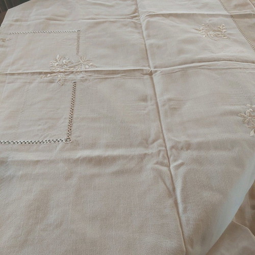 Handmade tablecloth 170×170 cm two-tone with silk thread and embroidered napkins