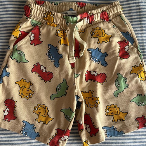 Bermuda shorts with dinosaurs like new, set of 3, 122 cm