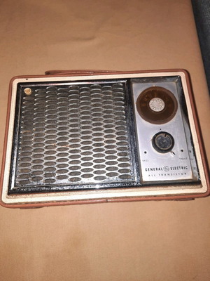 General Electric All Transistor model P-840 A 1961-62 USA