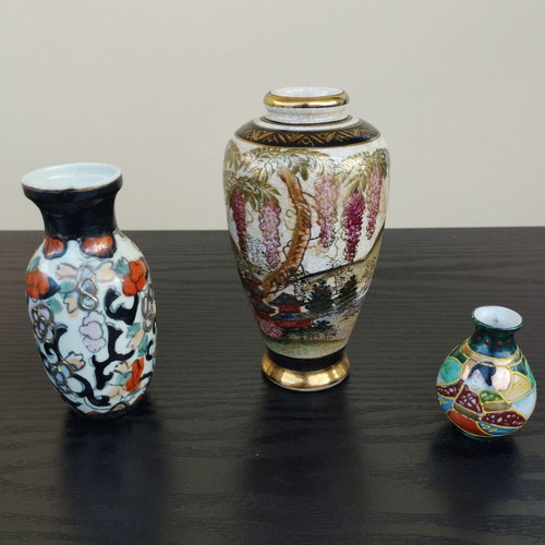 Satsuma vases set of 3 like new