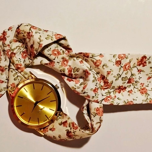 Wristwatch women's new romantic style multicolor and gold