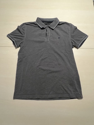 Polo shirt size S like new, fits medium