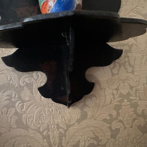 Wall display with Chinese vase and peacock feathers like new