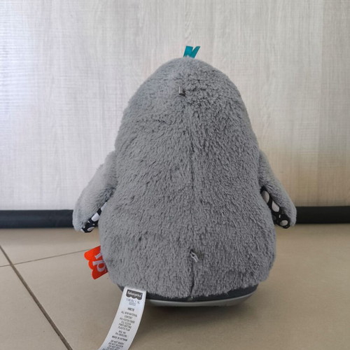 Fisher-Price Musical Penguin Toy like new (HNC10)