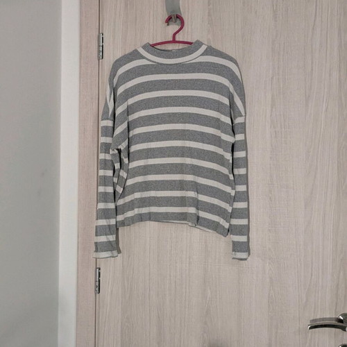 Woolen turtleneck shirt Stradivarius like new, white and gray, size M