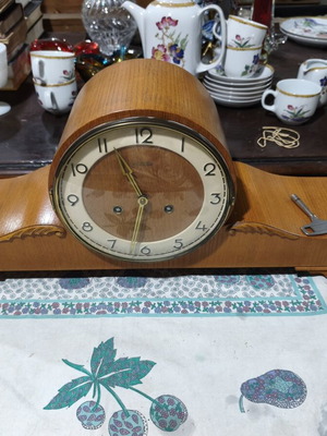 Wooden analog table clock like new