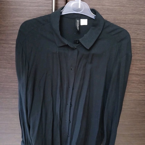 Black H&M shirt like new, size S