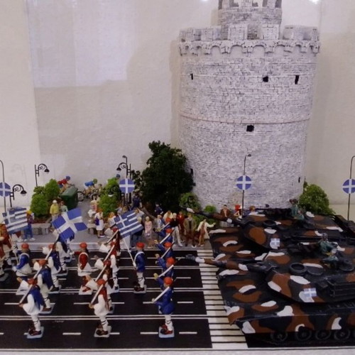 Athena figures diorama of military parade in Thessaloniki with Plexiglas box