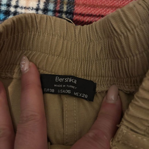 Bershka beige pants size M like new