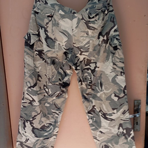 Camouflage vintage army pants size XL used