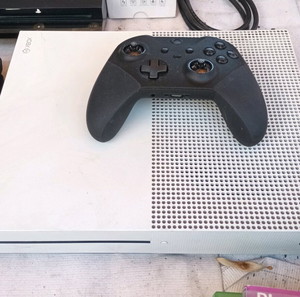 Microsoft Xbox One S 500GB White Console + Wireless Controller + Cords - Tested