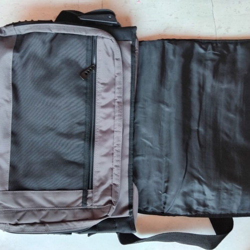 Essential Rx Pack laptop messenger bag like new, gray-black