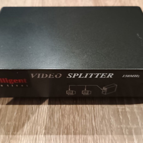 VGA video splitter like new, from one to two screens
