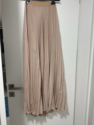 BCBG Maxazria skirt and blouse like new, beige