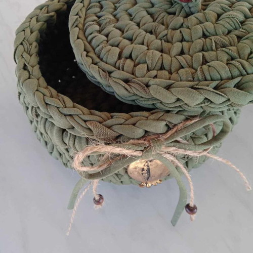 Handmade woven basket like new with lid