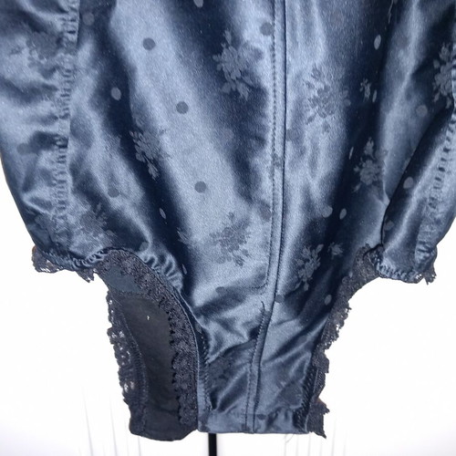 Lida satin bodysuit like new, medium, black