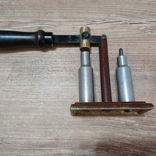 Reloading tool for shotgun shells like new with brass base