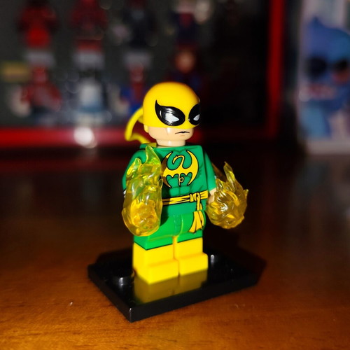 Immortal Iron Fist Danny Rand figure like new with stand and flames