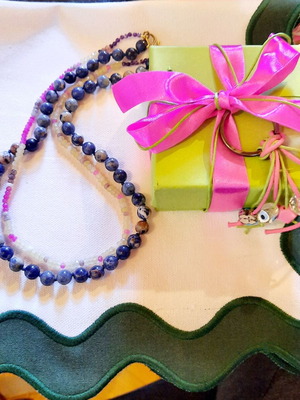 Necklace with sodalite and small jade new, multicolored