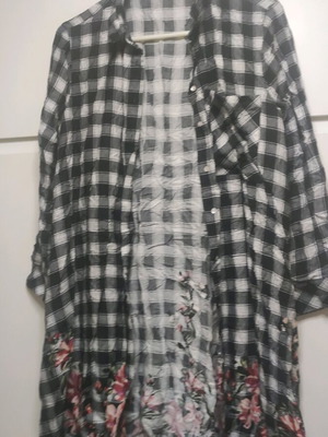 Stradivarius shirt L like new with floral check pattern