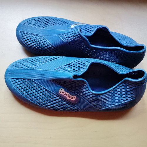 Rubber blue shoes for boys size 35 like new