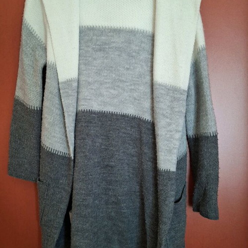 Cardigan with 3 colors like new, size L