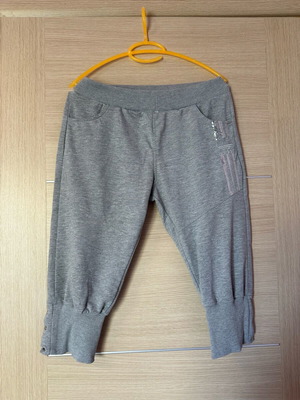 Adidas women's capri pants like new, gray, elastic waist with details