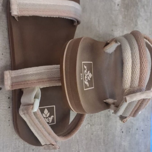 Reef Little Ahi Convertible kids sandals, size 33/34