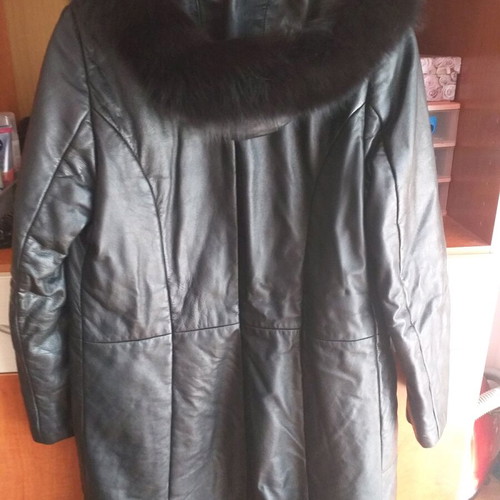 Leather coat like new with detachable hood and fur trim Vincent Italy size M black
