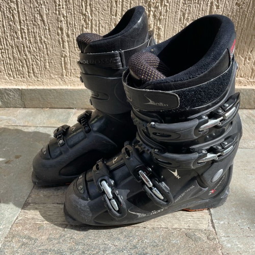 Atomic skis used 2010, ideal for slalom