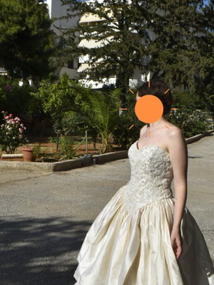 Vintage wedding dress like new with detachable pearl straps