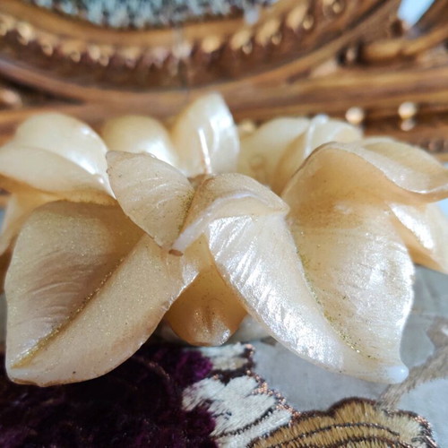 Decorative flower-shaped candle like new