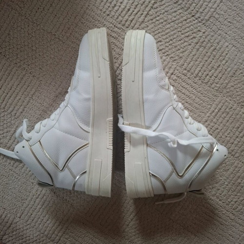 White Bershka boots like new, barely worn